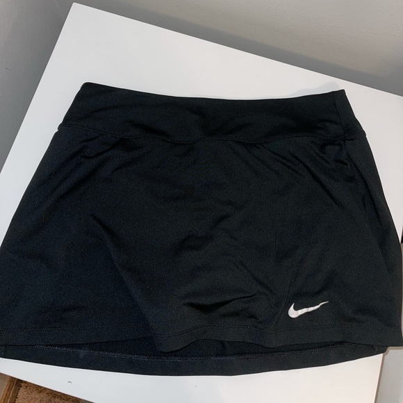 Black Nike golf/tennis DRI-FIT skirt size medium
